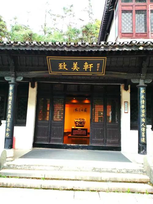 每件产品都有他的特点.非常精美.据说成品率不是很高.所以