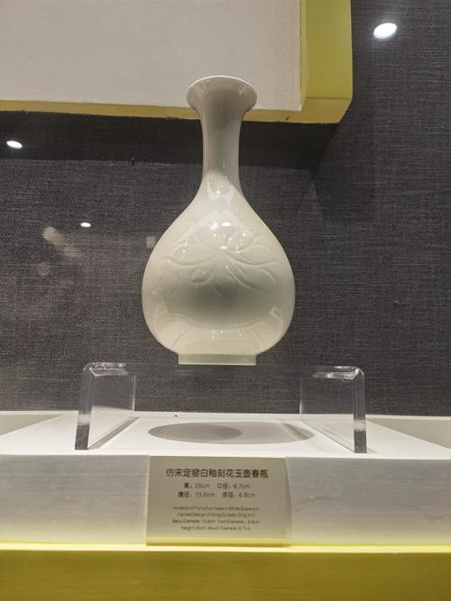 不但有致美轩陶瓷陈列馆,还有许多展示陶瓷工艺的小作坊